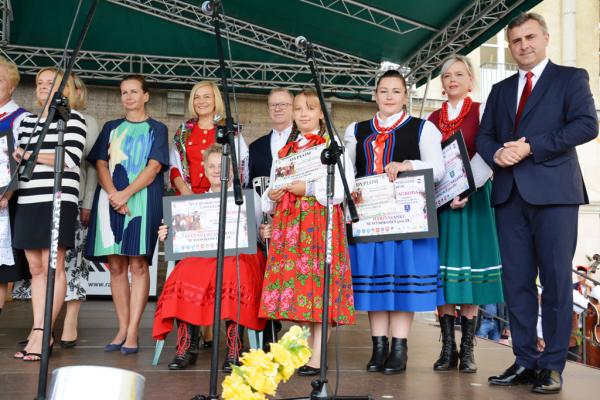 Zwycięzcy 45. Buskich Spotkań Folklorem - foto Krzysztof Herod