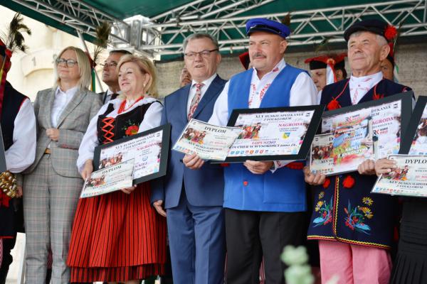 Zwycięzcy 45. Buskich Spotkań Folklorem - foto Krzysztof Herod