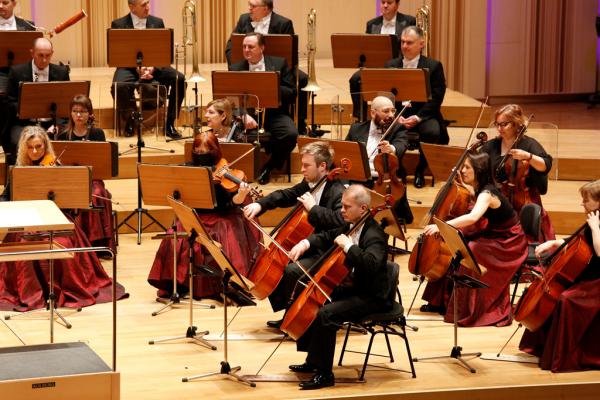 Orkiestra Symfoniczna Filharmonii Świętokrzyskiej - foto Wiktor Deredas