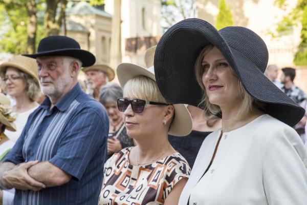 Wernisaż Kapelusze z głów! - Fot. Małgorzata Chmiel