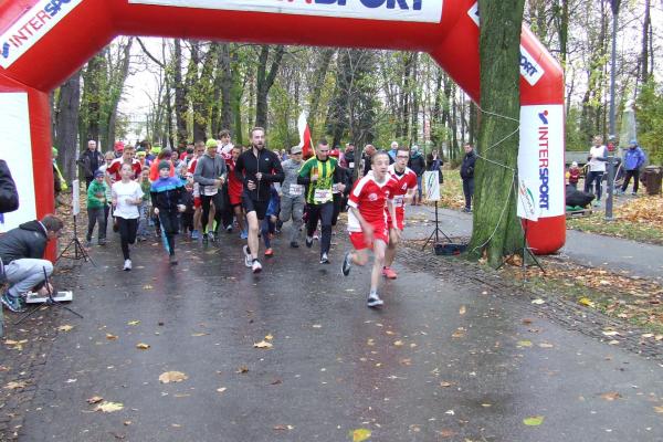 8. Bieg Niepodległości - dystans 1918 m - start zawodników - Fot. Krzysztof Herod