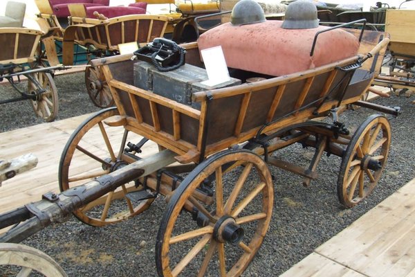 Muzeum Pojazdów Konnych Dworu i Wsi Kieleckiej - Zwiadowcza bryczka oddziału majora „Ponurego”. - fot. Zbigniew Strojecki