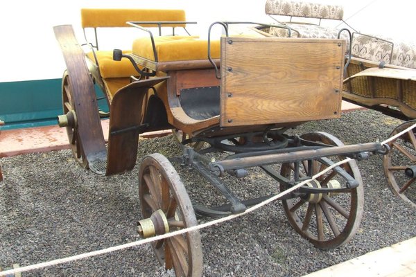 Muzeum Pojazdów Konnych Dworu i Wsi Kieleckiej - Jan Wzorek zbiera eksponaty zbiera od 30 lat. - fot. Zbigniew Strojecki