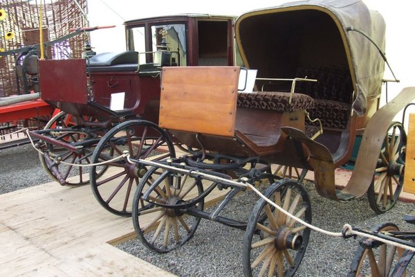 Muzeum Pojazdów Konnych Dworu i Wsi Kieleckiej - W Muzeum można obejrzeć eleganckie powozy. - fot. Z. Strojecki