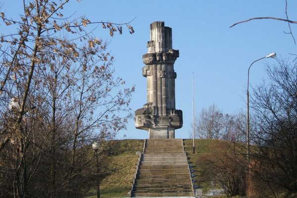 Rezerwat Przyrody Kadzielnia - Pomnik Wojownikom o wyzwolenie narodowe i społeczne.Fot. Agnieszka Markiton