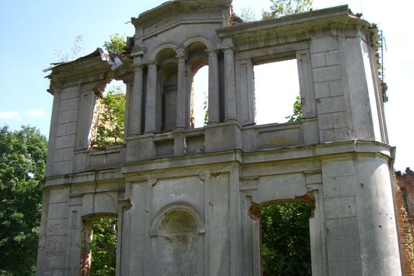 Pałac rodziny Karskich we Włostowie - Pałac zaprojektowany przez Henryka i Władysława Marconich. Fot. E.Ruszkowska