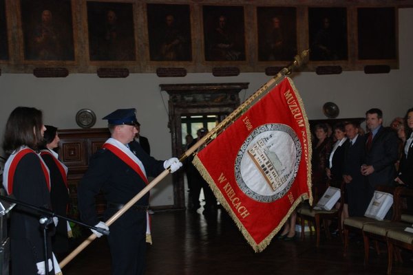 Otwarcie wystawy - Najcenniejsze zabytki Muzeum Narodowego w Kielcach - Sztandar Muzeum Narodowego w Kielcach Fot.A.Markiton