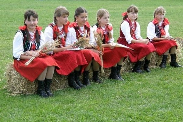 Zespół Małe Bielinianki - Podczas Dożynek Gminnych - Bieliny 2008Fot. Anna Łubek