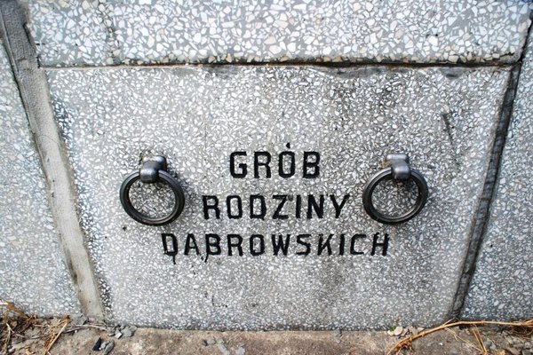 Grób rodziny Dąbrowskich w Grzymałkowie - Fot. Barbara Jankowska-Piróg