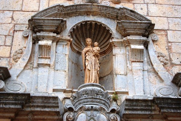 Majorka - Sanktuarium maryjne w Lluc, w górach Serra de Tramuntana, z figurą Czarnej Madonny
Fot. Barbara Jankowska-Piróg