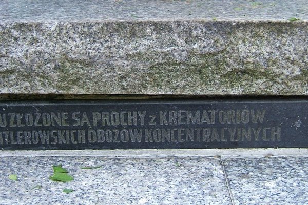 Pomnik ofiar obozów koncentracyjnych - Fot. A. Markiton