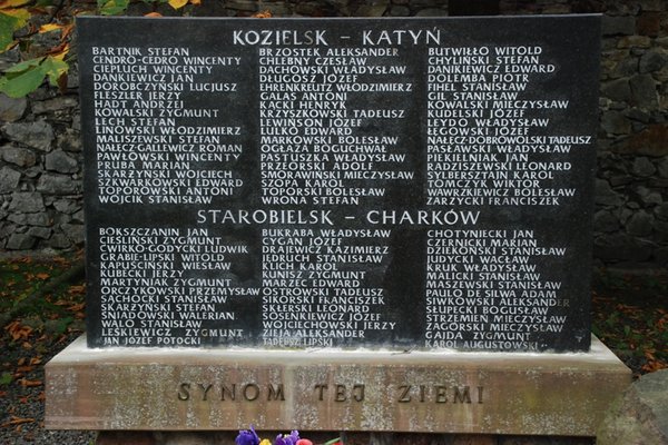 Symboliczny pomnik „katyński” - Fot. A. Markiton