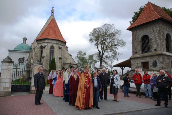 Stopnica - Królewski orszak przy kościele Piotra i PawłaFot. M. Kaczmarek