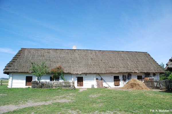 Zagroda ze Ślęzan - Budynek szeroko frontowy, jednotraktowy