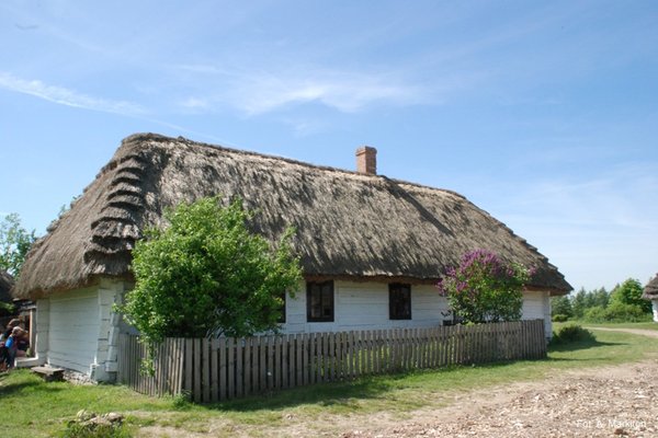 Zagroda z Bukowskiej Woli - Szerokofrontowa chałupa wybudowana w 1875 r.