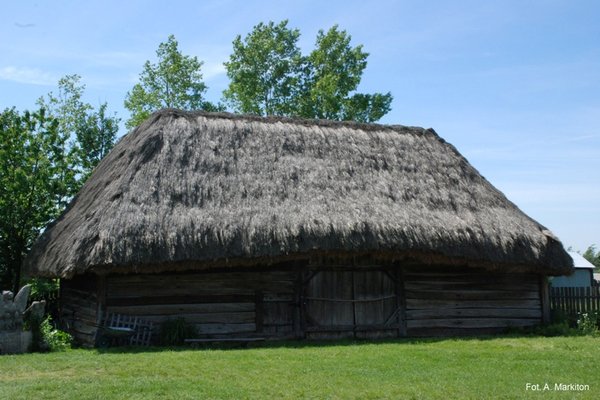 Zagroda z Bukowskiej Woli - Sześcioboczna stodoła