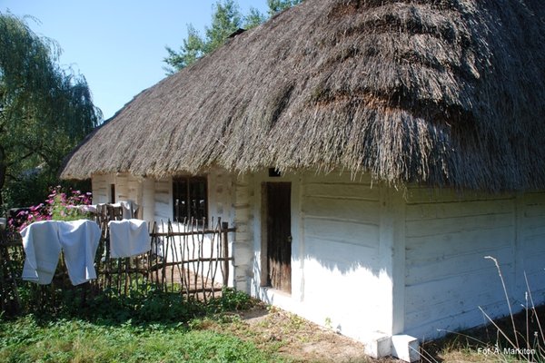 Chałupa ze Świątnik - Stajnia o konstrukcji sumikowo - łątkowej