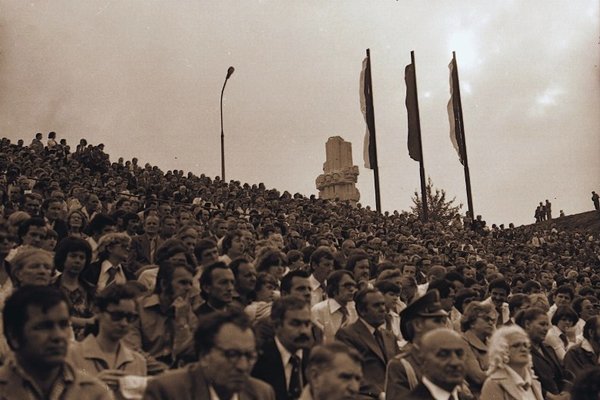 Odsłonięcie pomnika bojowników o wyzwolenie narodowe i społeczne -  Fot. z archiwum WDK