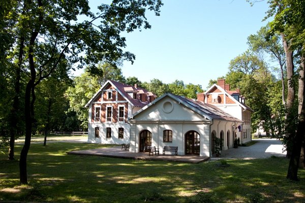 Dom i Biblioteka Sichowska im. Krzysztofa i Zofii Radziwiłłów - Pensjonat w Sichowie. Źródło: Dom i Biblioteka Sichowska im. Krzysztofa i Zofii Radziwiłłów