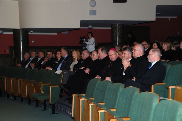 Koncert i aukcja na rzecz Hospicjum im. Błogosławionej Matki Teresy z Kalkuty w Kielcach - Goście zaproszeni na koncert i aukcję
Fot. Barbara Jankowska-Piróg