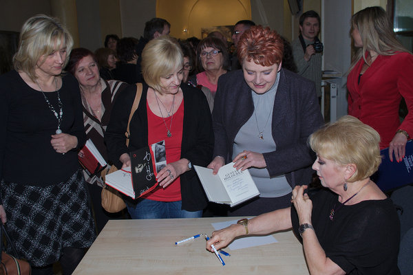 Spotkanie z Magdaleną Zawadzką - Źródło: Powiatowa i Miejska Biblioteka Publiczna w Skarżysku-Kamiennej