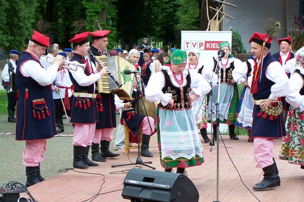 XXXVII Buskie Spotkania z Folklorem - Zespół Pieśni i Tańca WiśliczanieFot. Krzysztof Herod