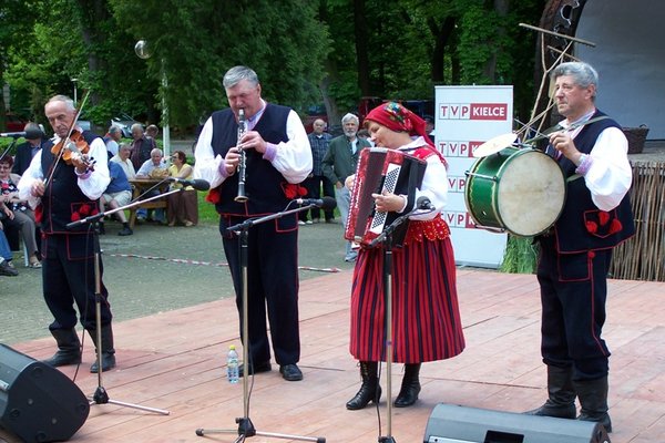 XXXVII Buskie Spotkania z Folklorem - Kapela Wesoła Trójka + JedenFot. Krzysztof Herod