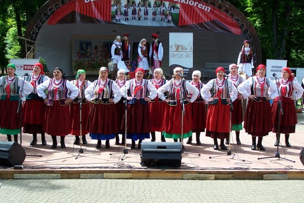 XXXVII Buskie Spotkania z Folklorem - Zespół Śpiewaczy ChełmowiankiFot. Krzysztof Herod