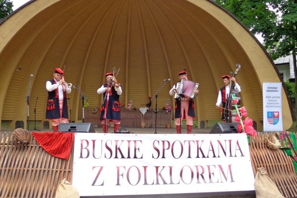 XXXVII Buskie Spotkania z Folklorem - koncert laureatów - Kapela Działoszacy - Grand Prix im. Piotra Gana dla najlepszej kapeli ludowejFot. DDK