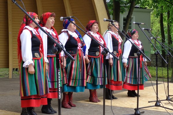 XXXVII Buskie Spotkania z Folklorem - koncert laureatów - Zespół Śpiewaczy Echo z Adamowa - II miejsce w kategorii zespołów śpiewaczychFot. DDK