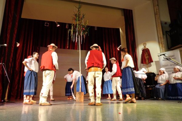 VIII Festiwal Zespołów Artystycznych Wsi Polskiej - Kielce 2013 - Źródło: Dział Dziedzictwa Kulturowego WDK