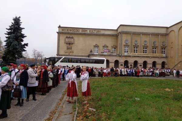 VIII Festiwal Zespołów Artystycznych Wsi Polskiej - Kielce 2013 - Źródło: Dział Dziedzictwa Kulturowego WDK