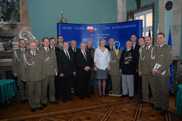 Uhonorowanie Kawalera Orderu Virtuli Militarii mjr Henryka Pawelca - Fot. Agnieszka Markiton