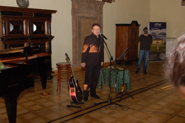 Zbigniew Zamachowski zainaugurował I Świętokrzyski Festiwal Słowa w MN - Fot. Barbara Jankowska-Piróg