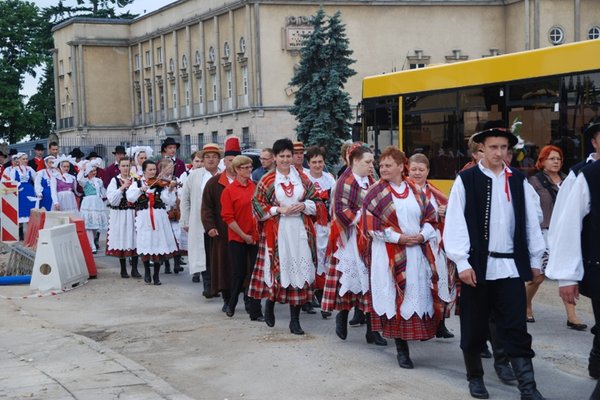 IX Ogólnopolski Festiwal Zespołów Artystycznych Wsi Polskiej - KorowódFot. Mariusz Lis