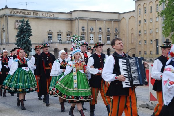 IX Ogólnopolski Festiwal Zespołów Artystycznych Wsi Polskiej - KorowódFot. Mariusz Lis