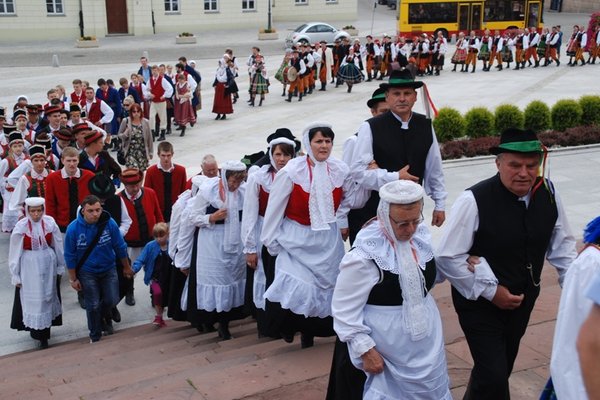 IX Ogólnopolski Festiwal Zespołów Artystycznych Wsi Polskiej - KorowódFot. Mariusz Lis