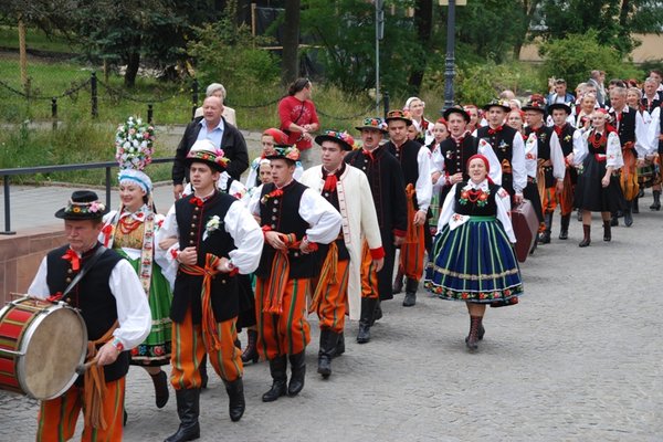 IX Ogólnopolski Festiwal Zespołów Artystycznych Wsi Polskiej - KorowódFot. Mariusz Lis