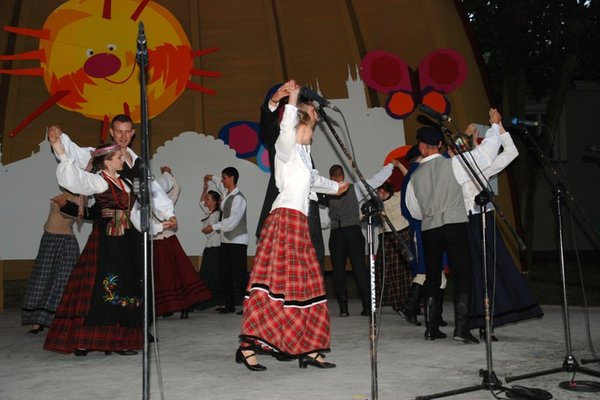 IX Ogólnopolski Festiwal Zespołów Artystycznych Wsi Polskiej - Mozaika Polskiego FolkloruFot. Mariusz Lis