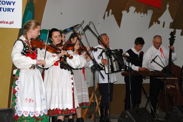 IX Ogólnopolski Festiwal Zespołów Artystycznych Wsi Polskiej - Mozaika Polskiego FolkloruFot. Mariusz Lis