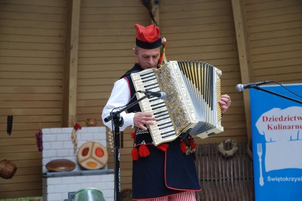 Koncert laureatów XXXVIII Buskich Spotkań z Folklorem - Waldemar Nowak - III miejsce w kat. solistów-instrumentalistów w opracowaniu artystycznym
Fot. DDK WDK