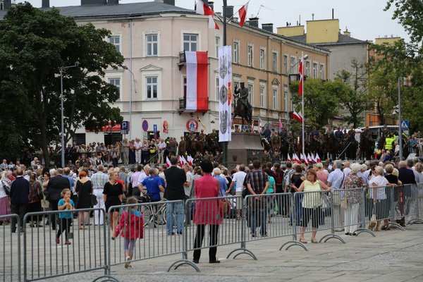 Odsłonięcie pomnika Józefa Piłsudskiego w Kielcach - fot. Małgorzata Chmiel