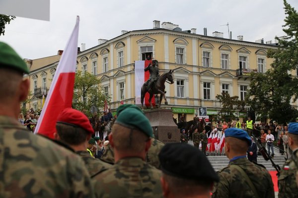 Odsłonięcie pomnika Józefa Piłsudskiego w Kielcach - fot. Małgorzata Chmiel