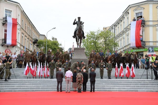 Odsłonięcie pomnika Józefa Piłsudskiego w Kielcach - fot. Małgorzata Chmiel