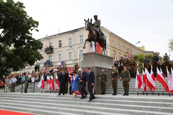 Odsłonięcie pomnika Józefa Piłsudskiego w Kielcach - fot. Małgorzata Chmiel