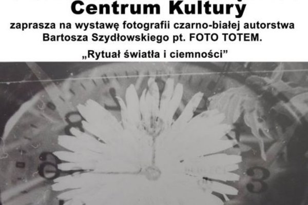 „Foto Totem. Rytuał światła i ciemności”